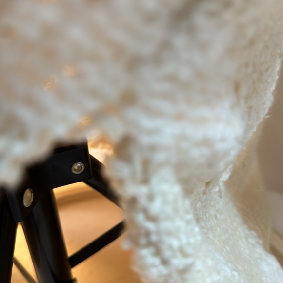 VINTAGE JONES NEW YORK EXCLUSIVE HAND KNIT TURTLE NECK CREAM AND WHITE SWEATER - Picture 11 of 11